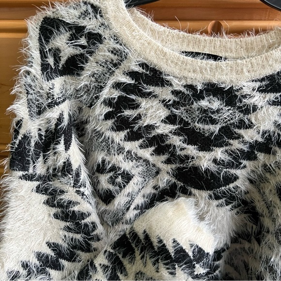 Forever 21 Sweater - Picture 4 of 5